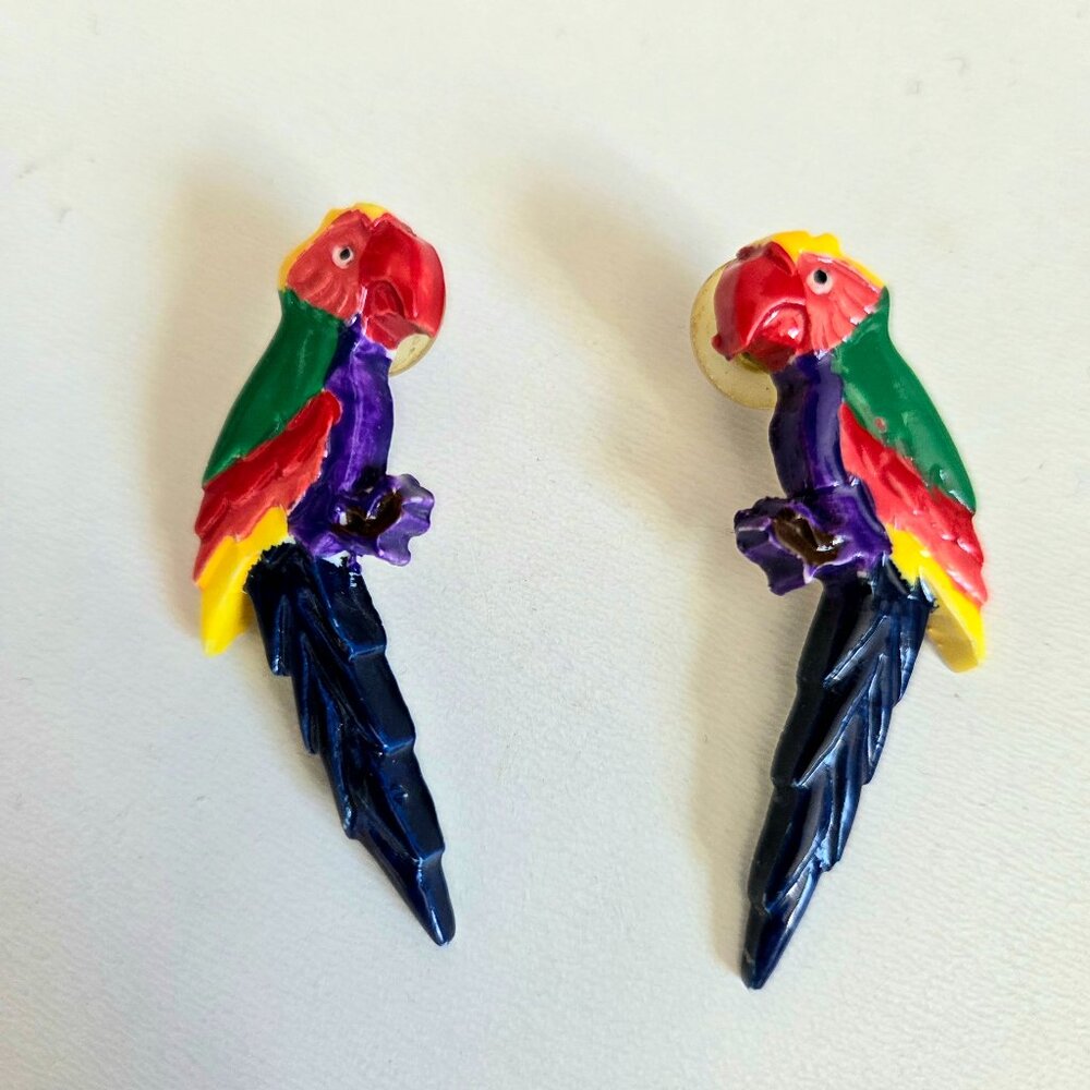 Vintage 1980s plastic vibrant colors parrots birds earrings. Retro jewelry.